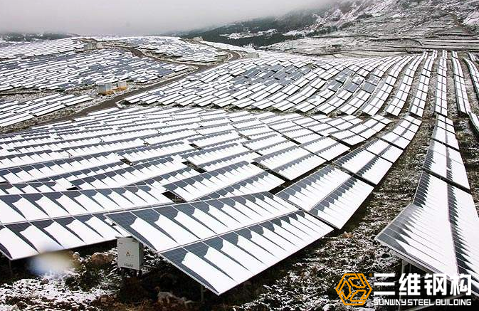 太阳能光伏支架上的积雪